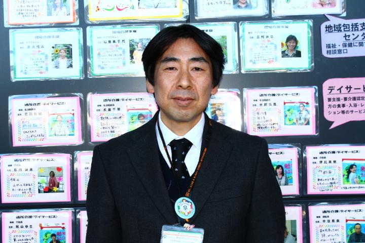 明るい所長です。