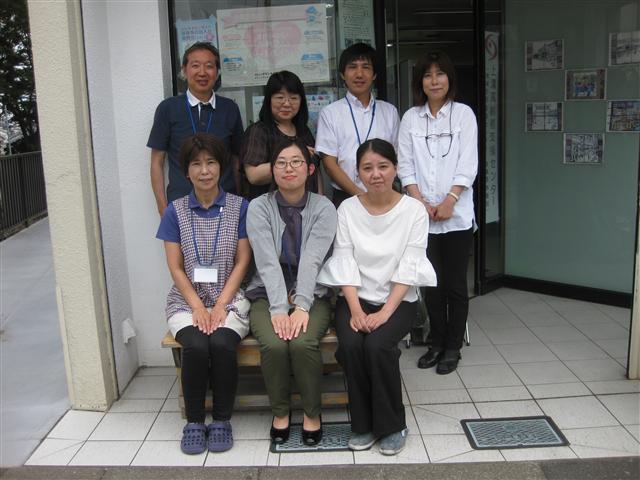 職員と生活支援コーディネーター(下段中央)